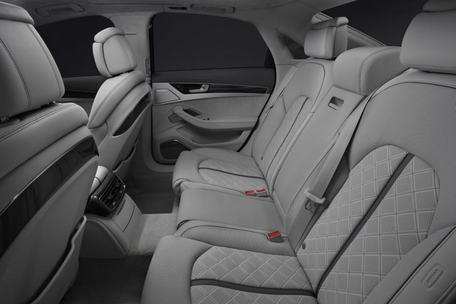 Интерьер Audi S8 (D4) 2012 года  (NA) (фото 6 из 53)